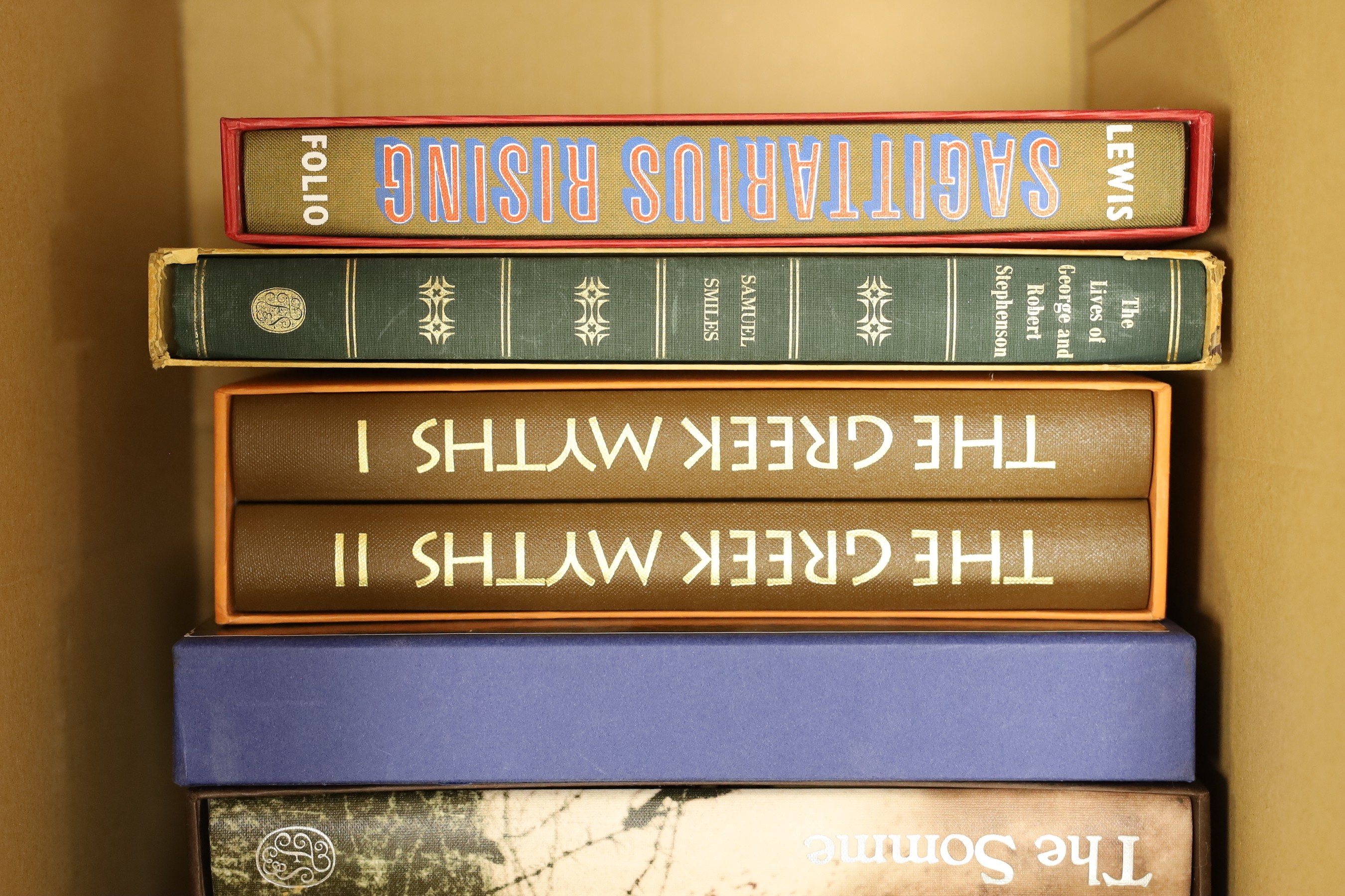 A mixed quantity of folio society books, to include ‘The History of the Decline and Fall of the Roman Empire’